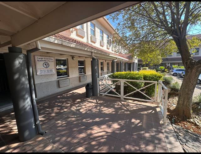 5,000M² BUSINESS CENTRE FOR SALE IN KEMPTON PARK CENTRAL